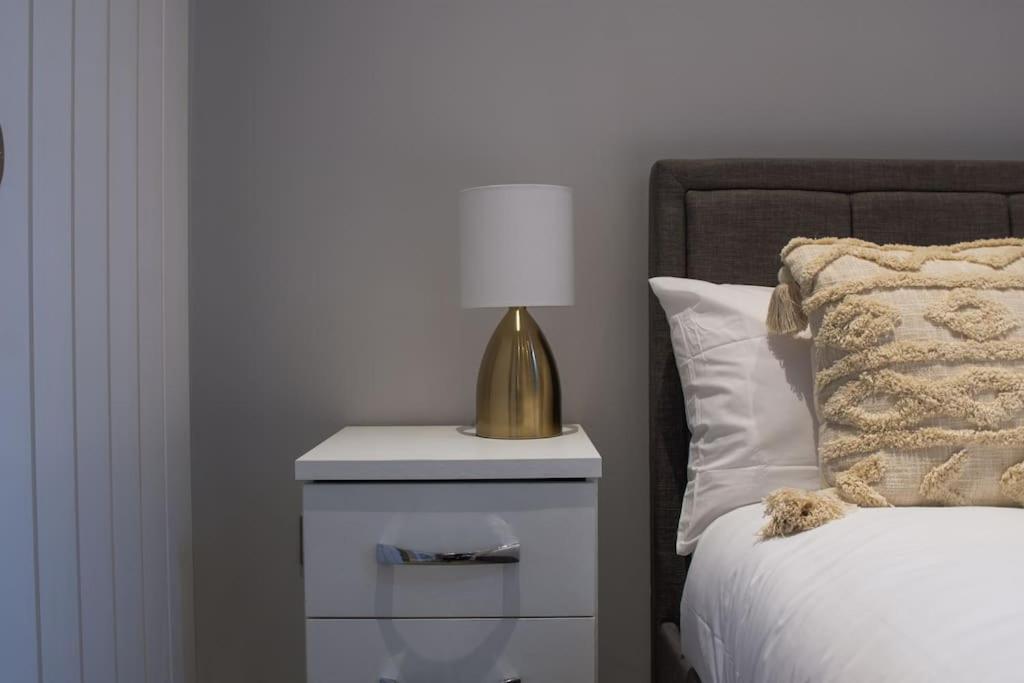 Spacious Apartment In City Centre - Free Parking Nottingham Buitenkant foto